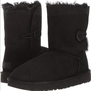 🖤(NEW IN BOX) UGG boots bailey button 🖤